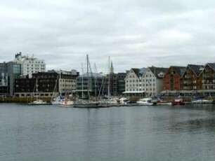Tromsö: Hafen mit Wohn- und Geschäftsbebauung
