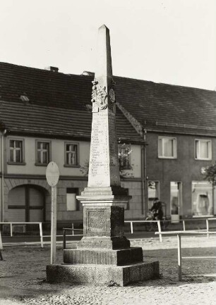 Distanzsäule in Wittichenau : Wittichenau. Distanzsäule von 1732 auf dem Markt