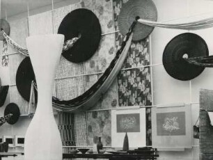 X. Triennale Mailand, Deutsche Abt., Plastik "Stehende Form", Keramiken und Stoffe