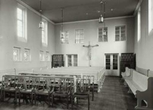 Kapelle (1927, W. Tröger) im Hedwig-Fröhlich-Haus der Diakonissenanstalt. Blick zur Kruzifix-Wand