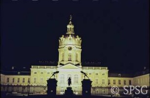 Berlin, Schloss Charlottenburg, Nachtaufnahme.