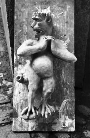 Freiburg: Gipsabguss des Teufelchens vom Tympanon