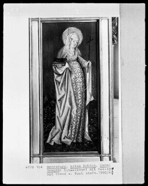 Die heilige Klara mit Kreuz und Buch