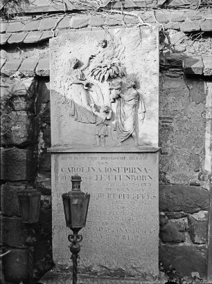 Grabdenkmal für Carolina Josephina Freiin von Tettenborn