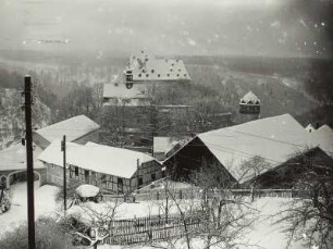 Burgk, Blick auf die Stadt : Burgk. Schloß. Ansicht von Nordnordosten. Winteraufnahme