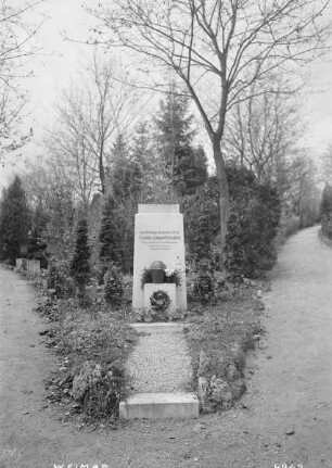 Grabmal für Johannes Lehmann-Hogenbergs (gest. 1925)