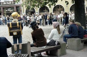 Freiburg i. Br.: Laien-"Vorstellung" auf dem Rathausplatz