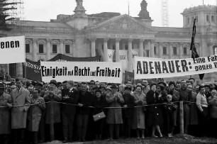 Berlin: Über Menge zum Reichstag