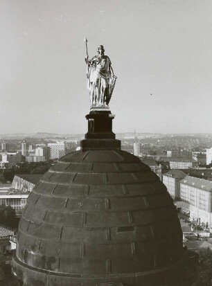 Saxonia : Dresden, Ständehaus, Turmhaube bekrönt von der Saxonia