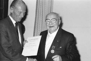 Freiburg im Breisgau: Alois Widmann erhält von Oberbürgermeister Eugen Keidel das Bundesverdienstkreuz