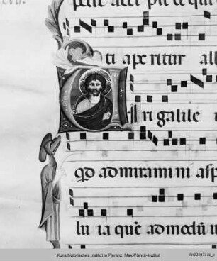 Chorbuch : Buchseite mit vierzeiligen Neumen, Text und historisierter Initiale A mit segnendem Christus