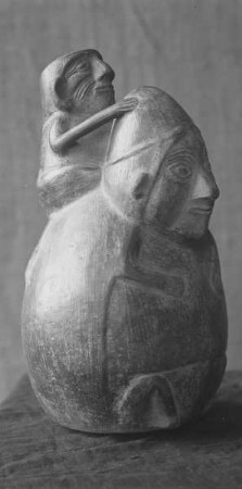 Tongefäß mit einer Figur, die von einer Zweiten entlaust wird