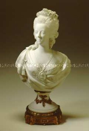 Königin Marie Antoinette von Frankreich mit einem Medaillon König Ludwigs XVI.
