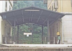Eyach Bahnsteigüberdachung Bahnsteig Stationsschild HzL