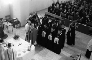 Freiburg: Konviktskirche, Eucharistiefeier, von oben, mit Erzbischof Dr. Schäufele