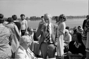 1978 Medizin 26. Juni bis 30. Juni; Diskussionen: Sir Peter Medawar sitzend, Manfred Eigen stehend