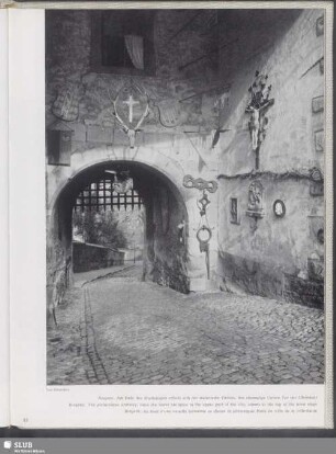 Bregenz. Am Ende des Stadtsteiges erhebt sich der malerische Torbau, das ehemalige Untere Tor der Oberstadt