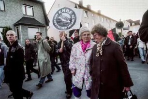 NPD-Demo gegen die Wehrmachts-Ausstellung des Hamburger Instituts für Sozialforschung, Bielefeld