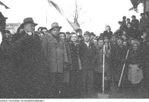 Strasse der Freundschaft Bad Muskau - Rothenburg-Lodenau, Beginn des Fünfjahrplans in Sachsen in Anwesenheit des sächsischen Ministerpräsidenten Max Seydewitz, 7. Dezember 1950