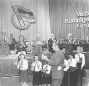Junge Pioniere beim 12. Kongress der DSF in Berlin (Ost)