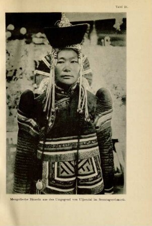 Tafel 21. Mongolische Bäuerin aus der Umgebung von Uljasutai im Sonntagsschmuck