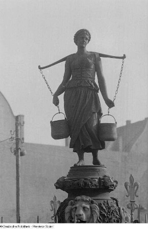 Mägdebrunnen auf dem Roßplatz