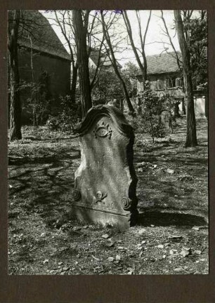 alter Friedhof, Grabstein der Frau K. E. Lucae, 1769