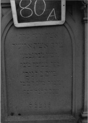 Grabstein 80 (Index: 100081410) Zustand: zerbrochen Maße HxBxT: 220x85x30 cm: Grabstein 80A