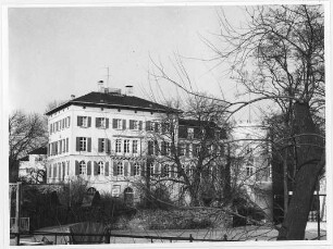 Metzler'sches Palais mit Mauer; Frankfurt, Alt-Bonames 6