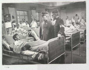 Der deutsche Oberstabsarzt und der französische Militärarzt beim Besuch der kranken Franzosen