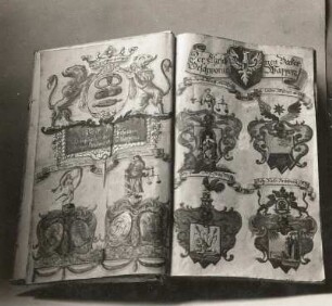 Zunftbuch der Frankfurter Bäcker. Zwei Innenseiten. Malerei, Heraldik. E. 18. Jh.