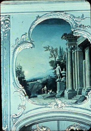 Personengruppe mit Hund vor einem antiken Tempel