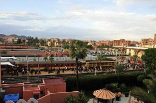 Bahnhof in Marrakesch : Überblick über die Bahnsteige des neuen Bahnhofs in Marrakesch, aufgenommen am 01.11.2008