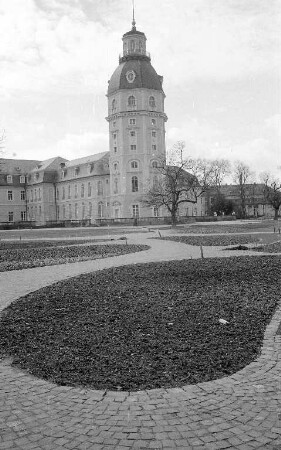 Märzstimmung im Schloßgarten und am Schloß.