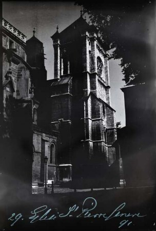 Genf. Glockenturm der Kathedrale Saint-Pierre