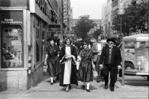 München: Gruppen auf dem Weg zum Rathaus