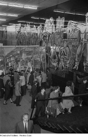 Besucher der Leipziger Herbstmesse 1954