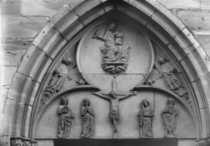 Tympanon mit der Kreuzigung Christi, thronender Madonna, der heiligen Katharina und Johannes dem Täufer