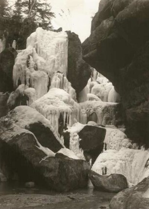 Elbsandsteingebirge. Vereister Lichtenhainer Wasserfall