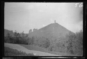 Reichsburg Trifels bei Annweiler am Trifels (Rheinland-Pfalz): Bergkegel mit Bergfried und Burgruine