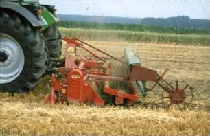 Fotografie: Stoppelbearbeitung, Zahnpackerwalze, Bodenfräse, Zwischenfruchtsägerät