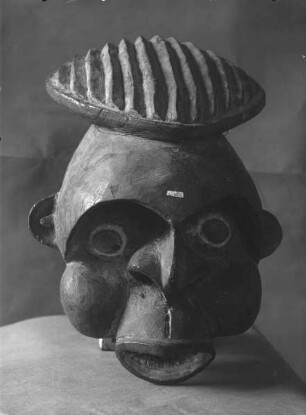 Maske vom Büffeltanz