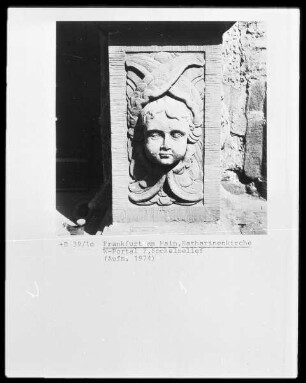 Sockel Relief