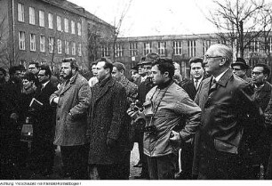 Dresden, Technische Universität Dresden (TUD), u.a. Willers-Bau, Zellescher Weg, Einweihung einer Büste von Jawaharlal Nehru - Studienjahr 1967/68 - , 1967/69