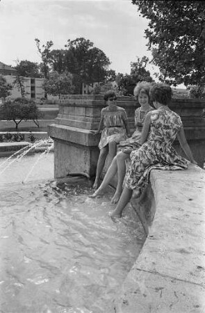 Erfrischung am Brunnen auf dem Haydnplatz.