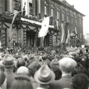 West-Berlin (Berlin). Kundgebung "Für Freiheit und Demokratie" vor dem Rathaus Schöneberg
