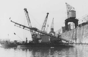 MV-Pfahl-Ramme im Einsatz/Rhein