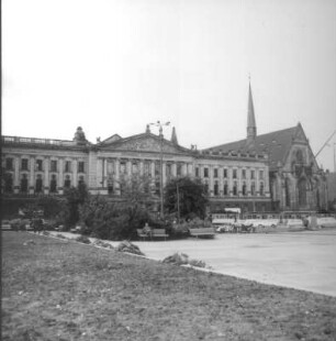 Leipzig. Augusteum (Universitätshauptgebäude) und Universitätskirche St. Pauli kurz vor Sprengung und Abbruch, Mai 1968
