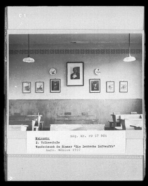 Meißen, 2. Volksschule, Wandschmuck im Zimmer "Die Deutsche Luftwaffe"