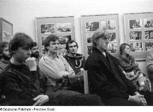 Ausstellungsgespräch zu einer Ausstellung mit Fotografien Christian Borcherts, aufgenommen in Neubrandenburg
